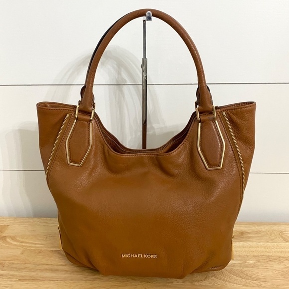 Michael Kors Vanessa Leather Shoulder Bag in Luggage /Tan - Picture 3 of 15